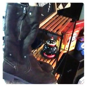 Mossimo tall brown seude fur inside lined boots